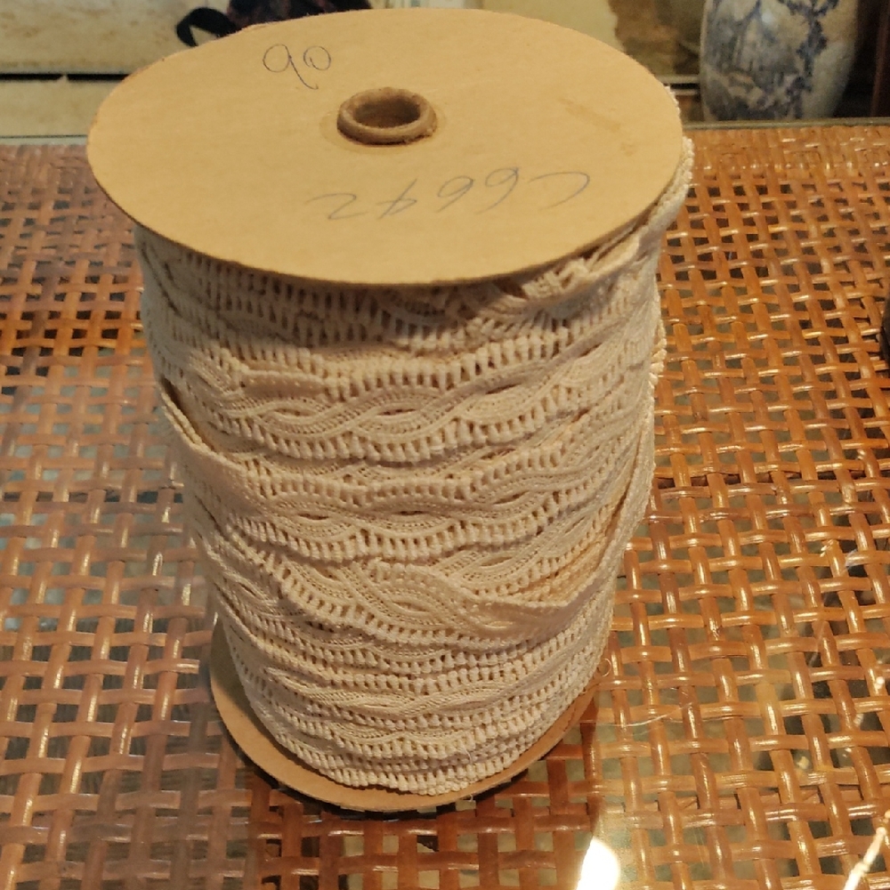 Cream Lace Trim Spool